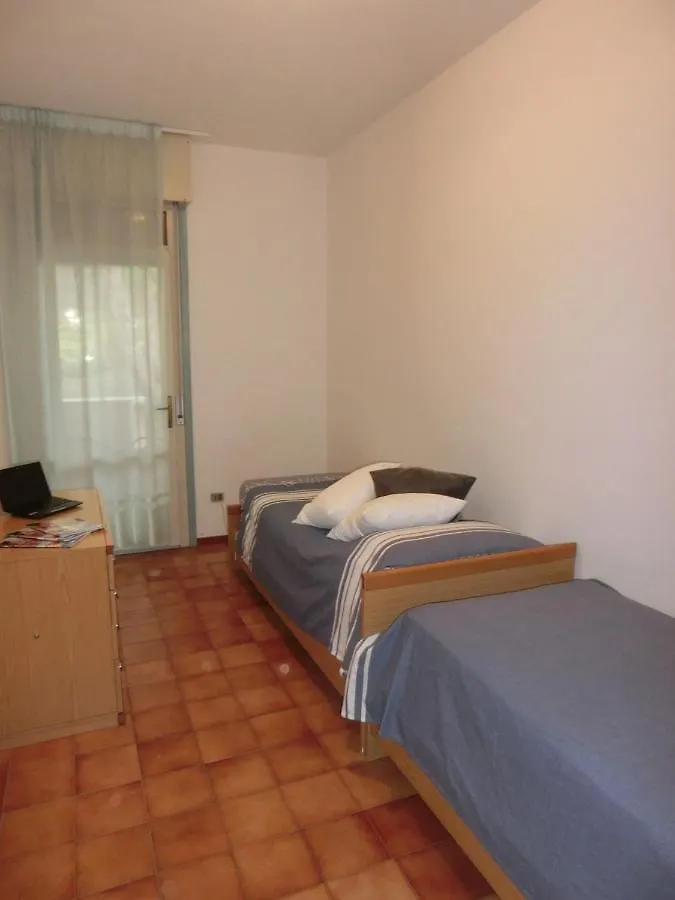 Apartment Spacious Flat With Fenced Garden And Fireplace Bibione