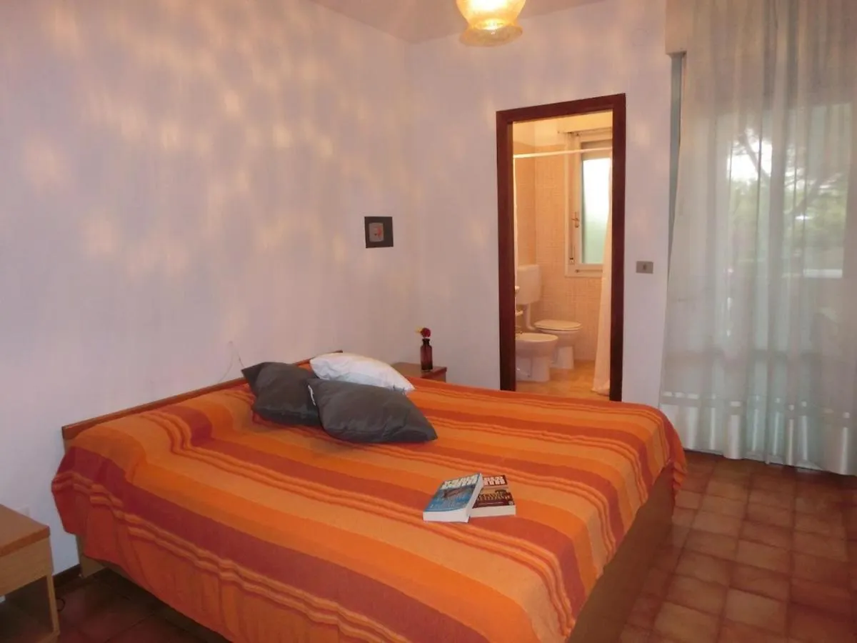 Spacious Flat With Fenced Garden And Fireplace Bibione Apartment