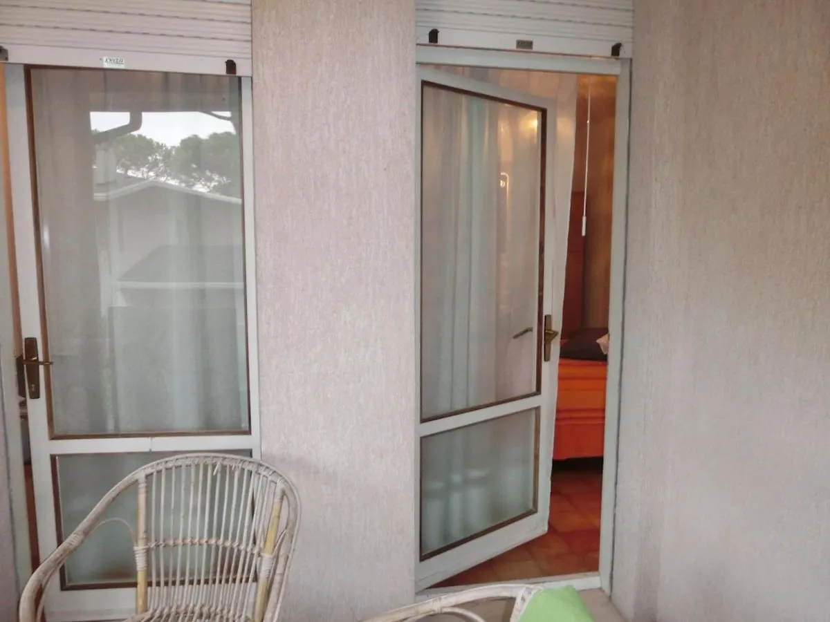 Spacious Flat With Fenced Garden And Fireplace Bibione