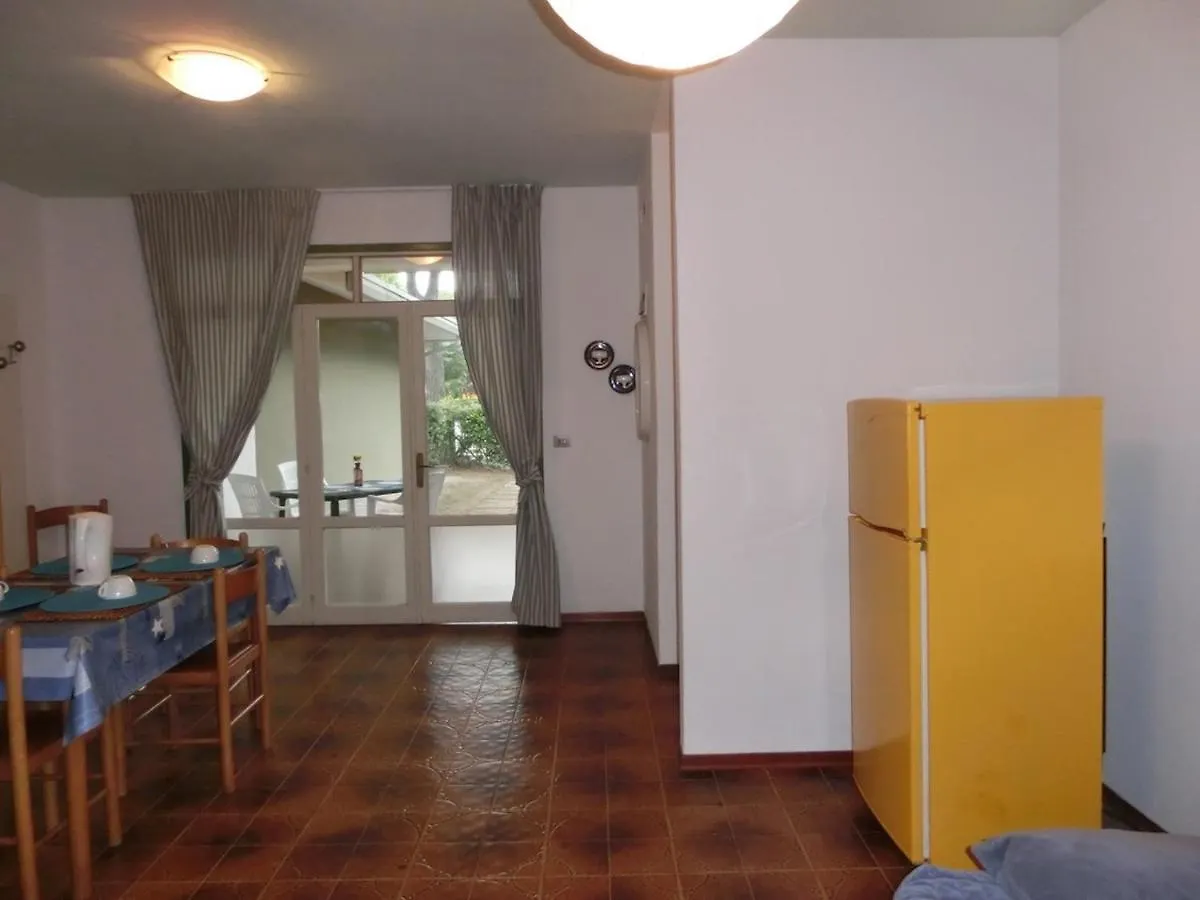 Spacious Flat With Fenced Garden And Fireplace Bibione Apartment