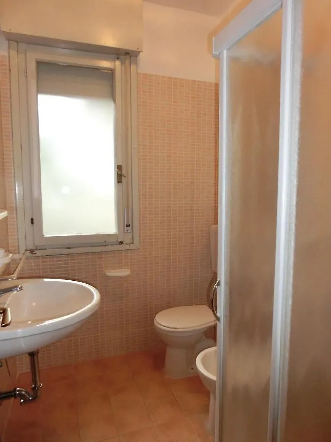 Spacious Flat With Fenced Garden And Fireplace Bibione