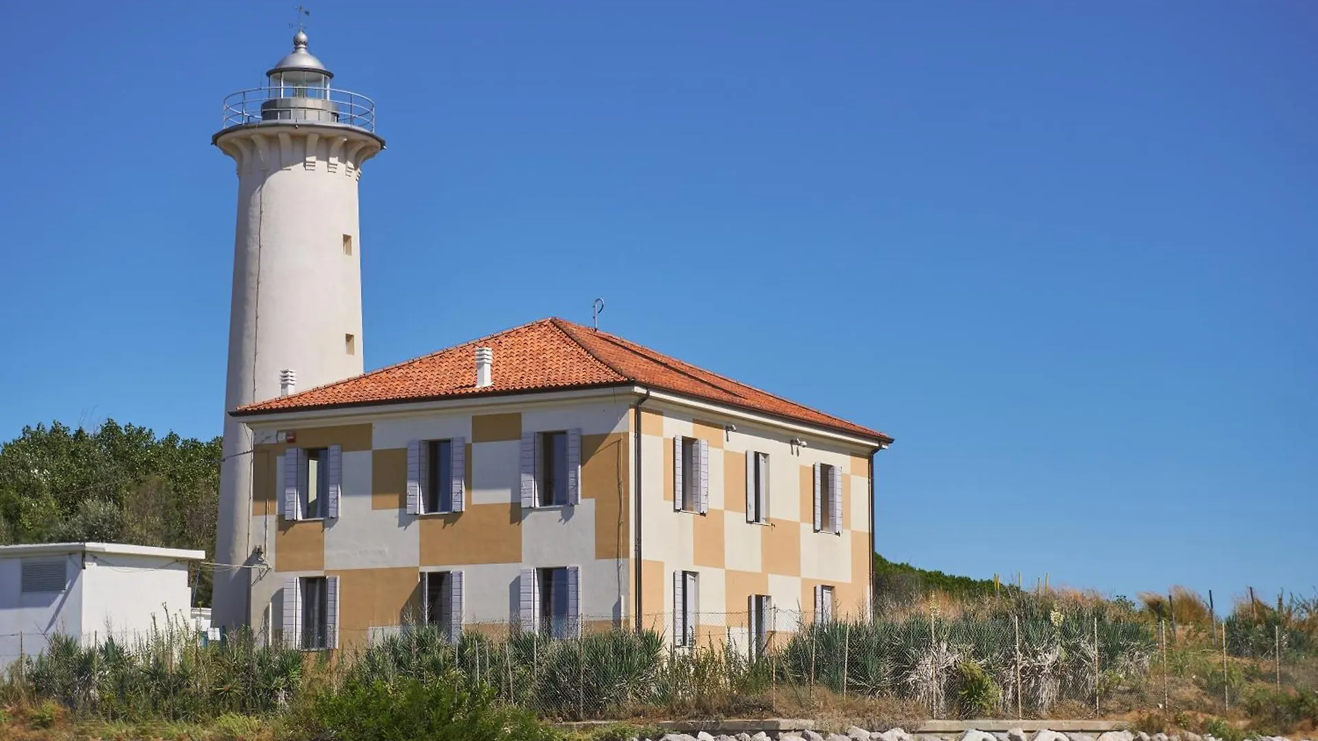 Spacious Flat With Fenced Garden And Fireplace Bibione Apartment