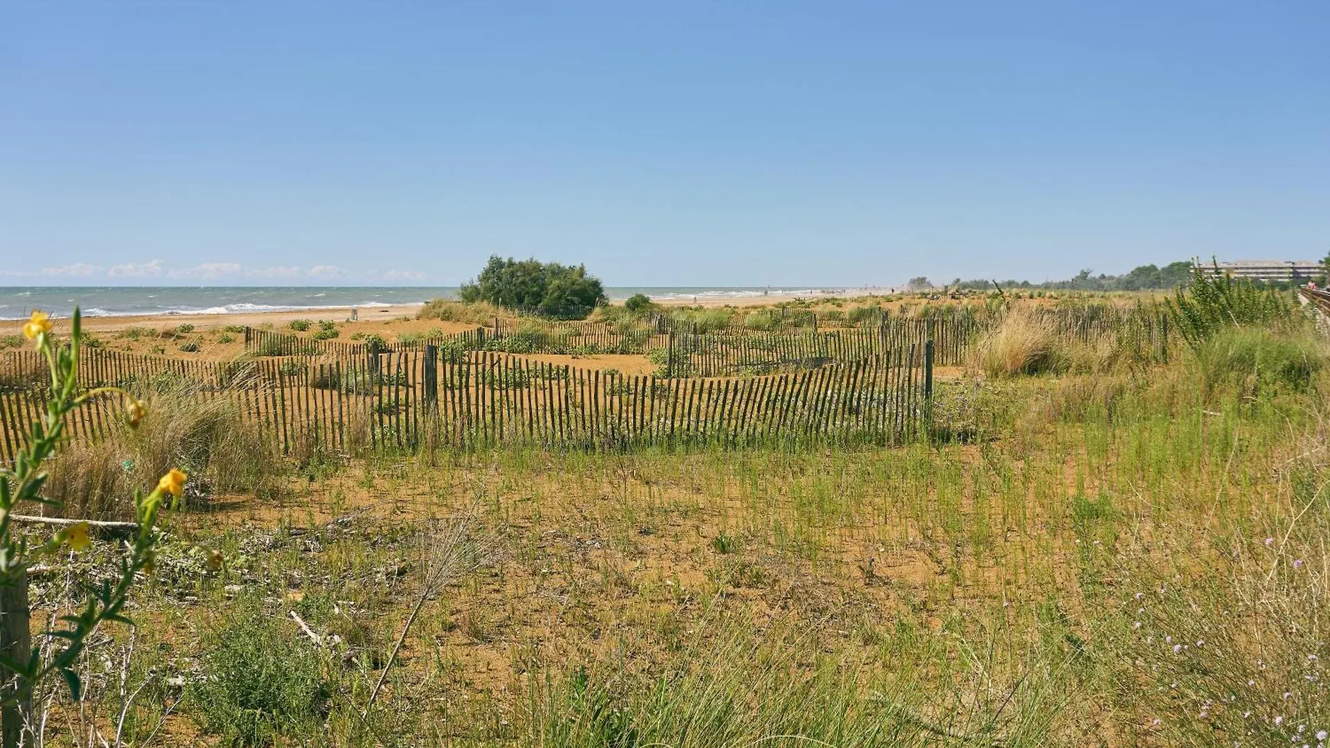 Spacious Flat With Fenced Garden And Fireplace Bibione Apartment
