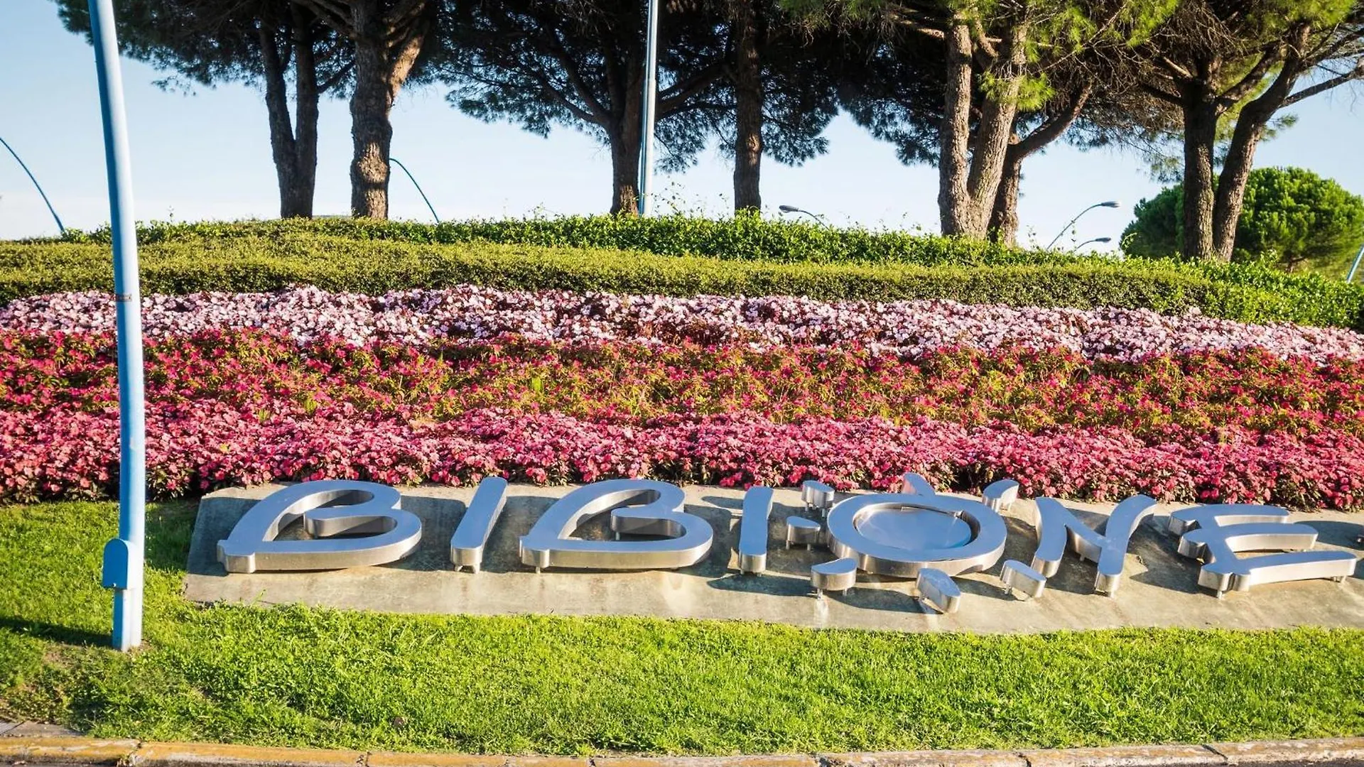 Spacious Flat With Fenced Garden And Fireplace Bibione Apartment